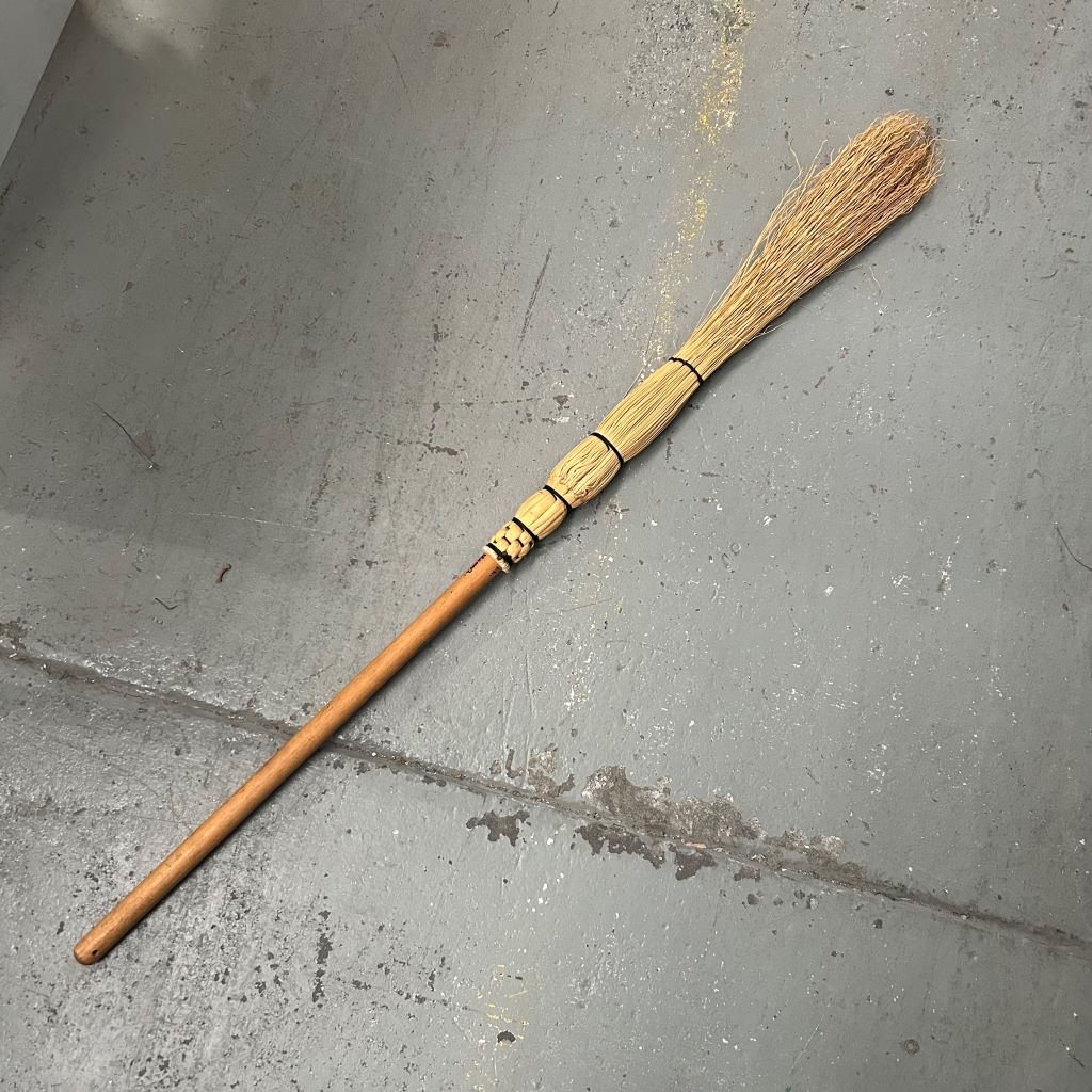 BROOMSTICK, 1.1m Long